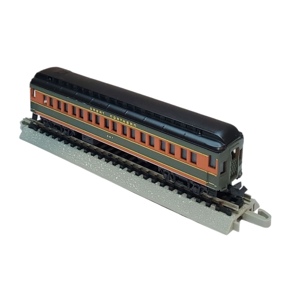 Bachmann N Scale Great Northern Coach Lighted Passenger Train Car #967 (Tested) - Picture 8 of 12